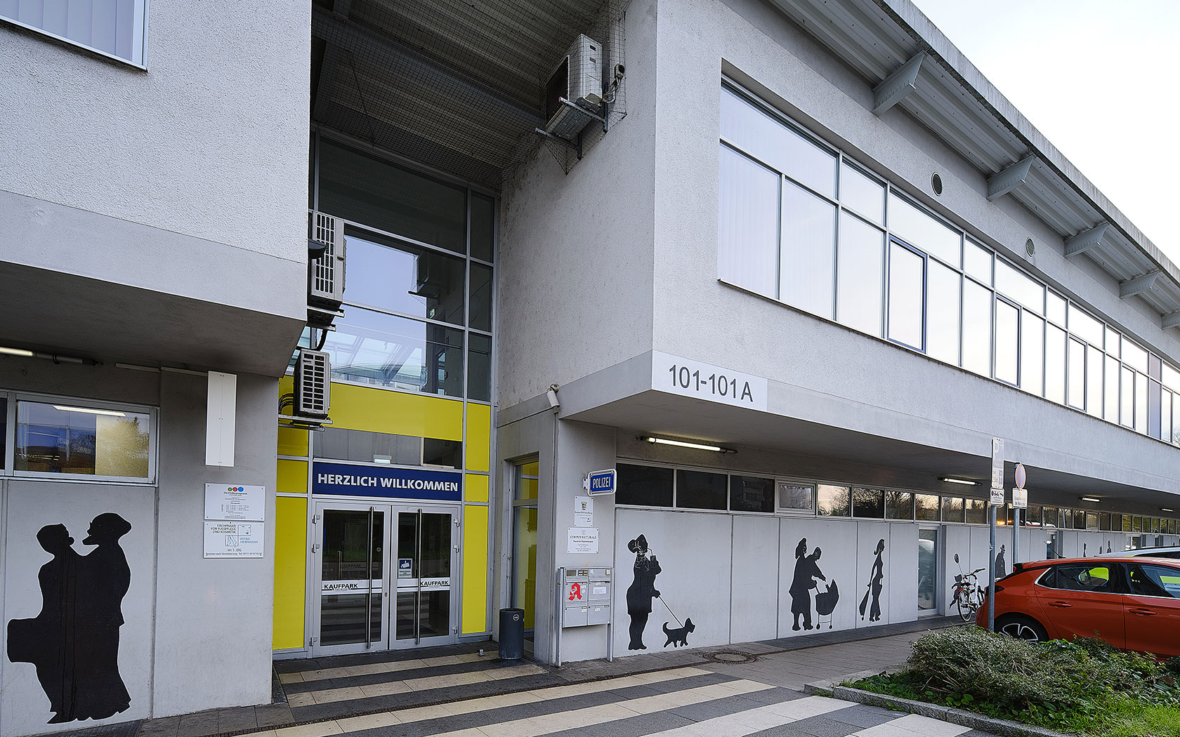 Außenansicht der Zweigpraxis in Stuttgart-Freiberg, ein weiterer Standort der Kinderarztpraxis